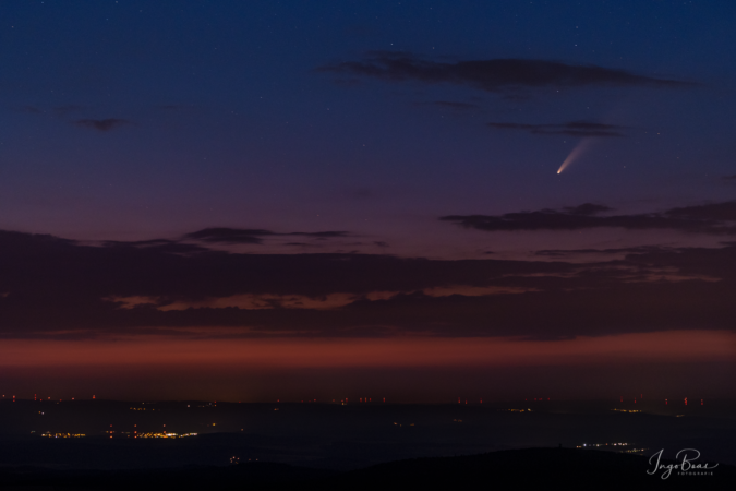 Der Komet Neowise gesehen vom Großen Feldberg Der Komet Neowise gesehen vom Großen Feldberg